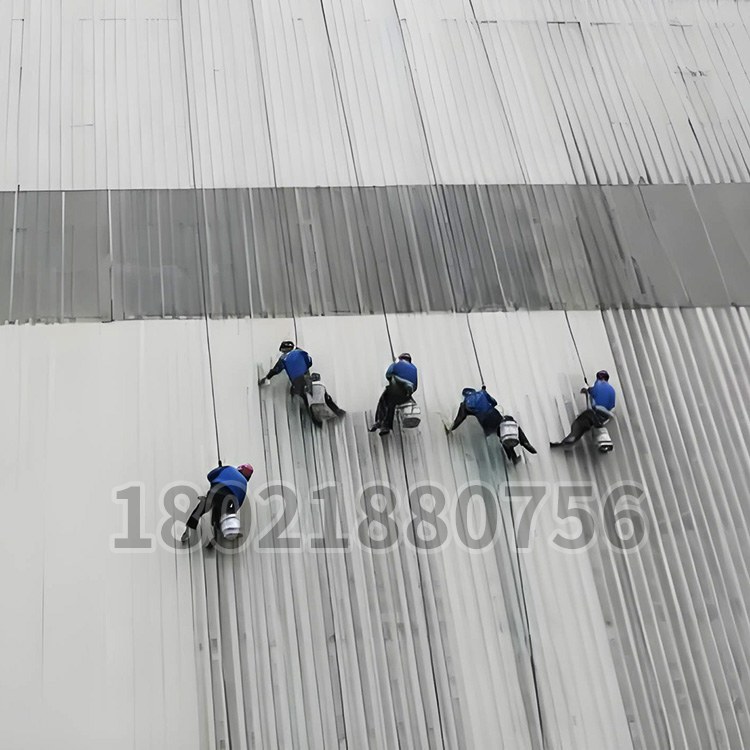 廠房外立麵翻（fān）新施工現場